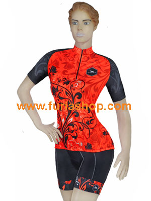 remera y calza de mujer para ciclismo